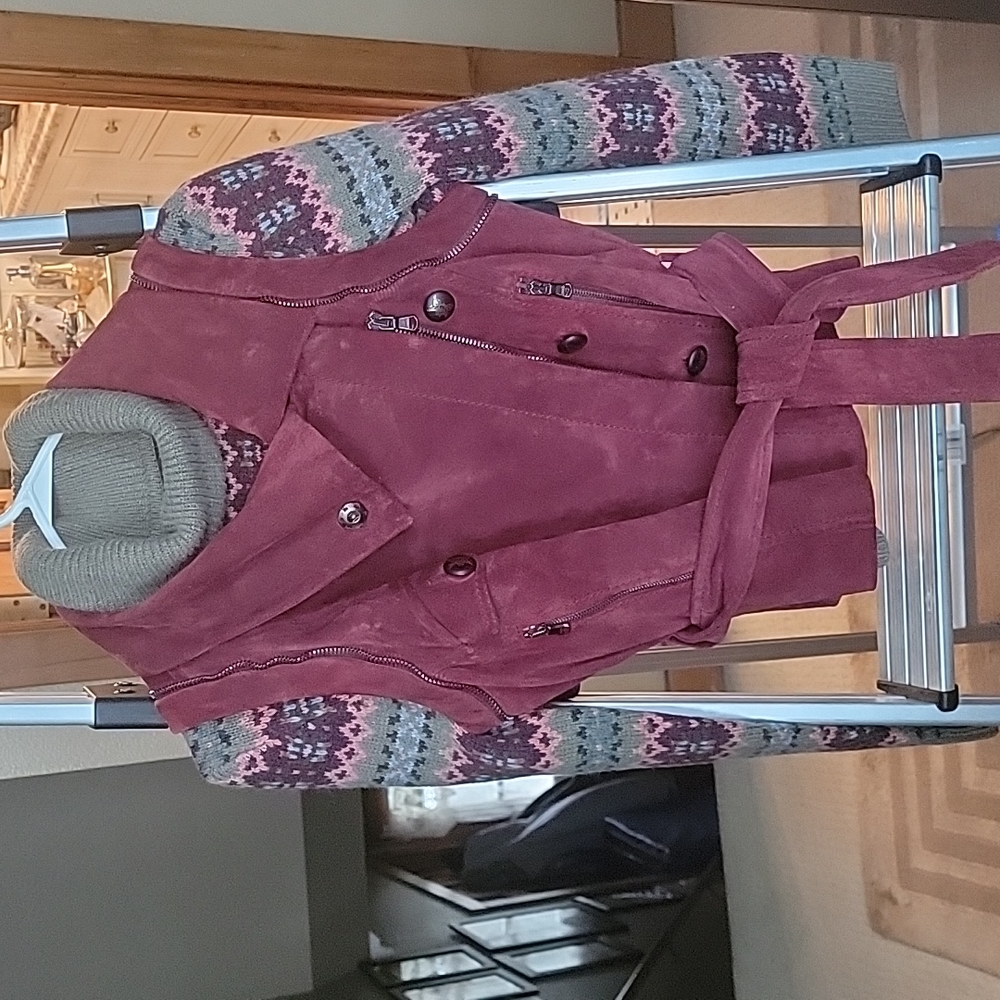 Suede wine colored vest with decorative zippers